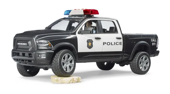 Policyjny pick-up RAM 2500 + policjant